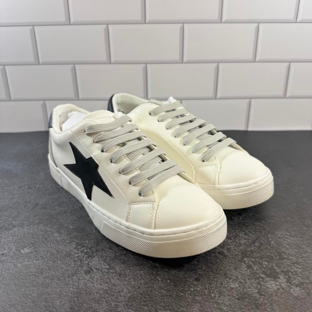 Steve Madden Rezume white leather sneakers with black star detail